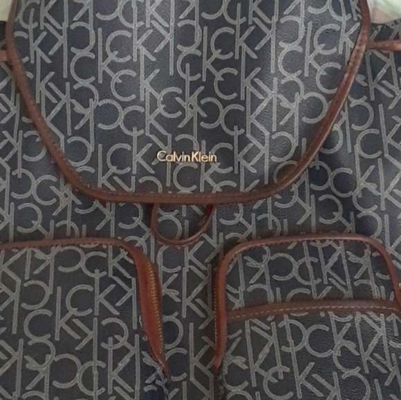 Calvin Klein - Picture 2 of 4